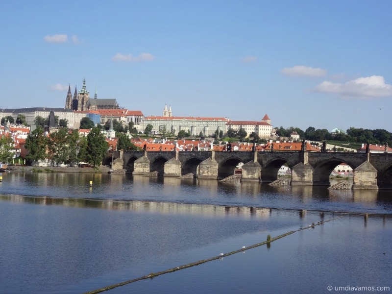 Ponte Carlos e o Castelo de Praga