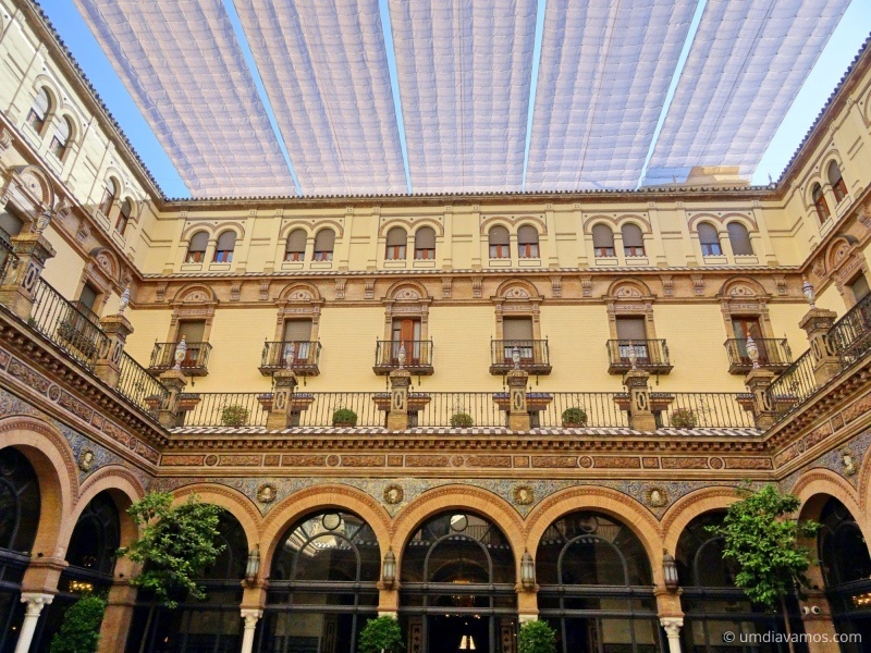 Pátio do Hotel Alfonso XIII em Sevilha