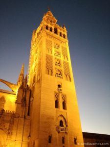 Torre Giralda iluminada