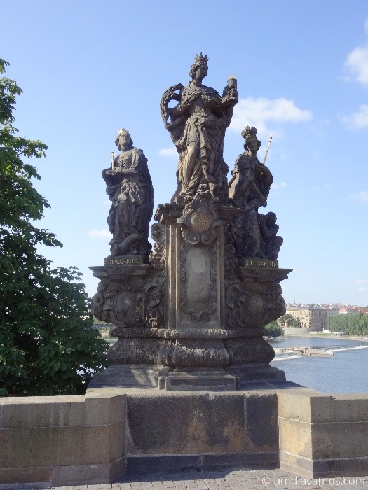 Estátua na Ponte Carlos em Praga