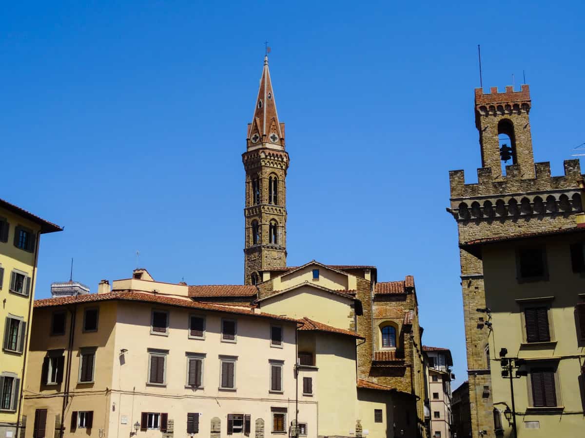 Vista da Piazza della Signoria para a igreja Badia Fiorentina