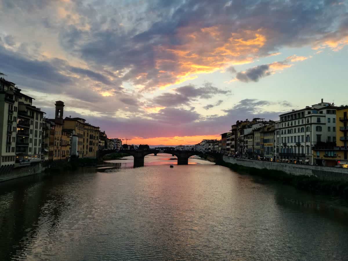 Vista da Ponte Vecchio durante o Pôr do Sol