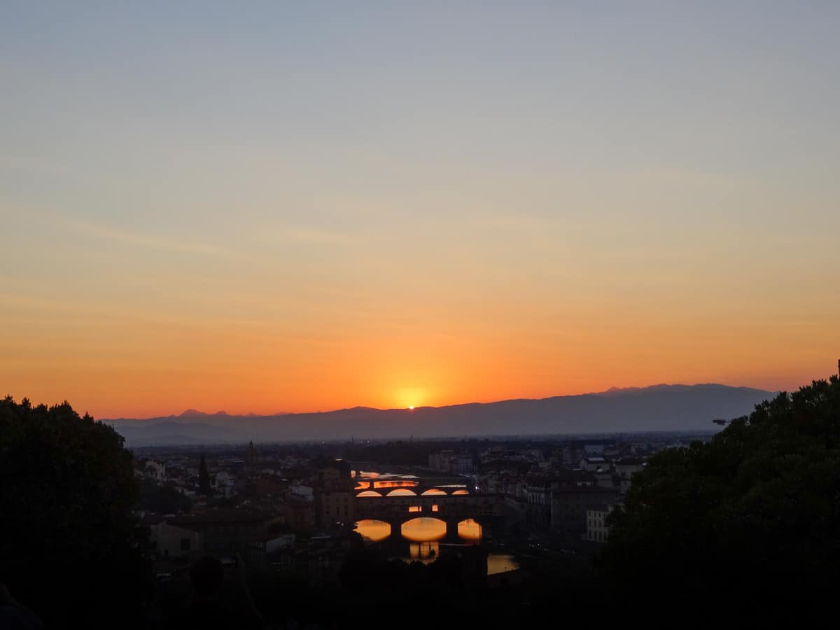 Pôr do Sol, vista da praça Michelangelo