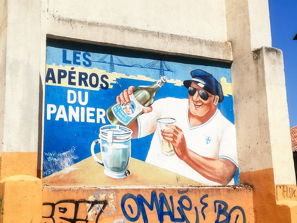 Pintura na parede no Bairro Le Panier