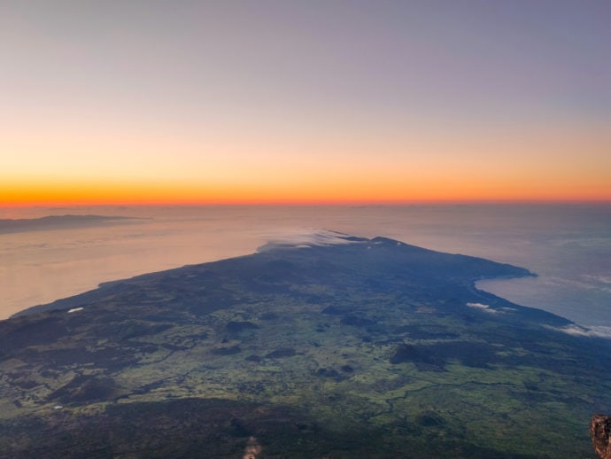 Vista sobre a ilha do Pico, ao amanhecer