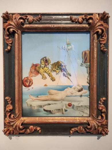 Pintura "Dream Caused by the Flight of a Bee around a Pomegranate a Second before Waking" de Salvador Dalí no Museu Thyssen-Bornemisza
