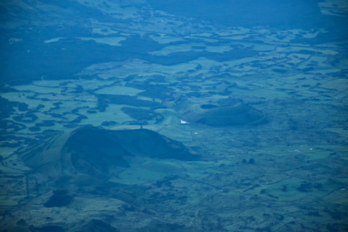 Pormenor da paisagem da ilha do Pico, visto do topo da montanha